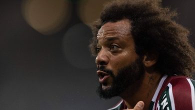 Mano Menezes revela conversa com Marcelo para jogador atuar no meio-campo