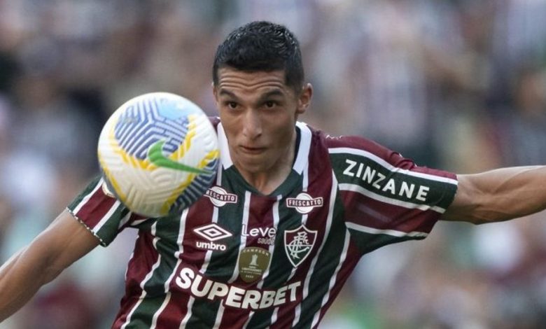 Problema! Serna sente incômodo, e não jogará o clássico pelo Fluminense