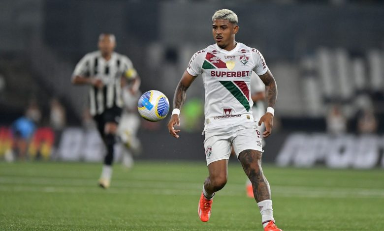 Torcida do Fluminense fica na bronca com John Kennedy