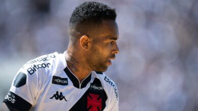 Alex Teixeira decepciona no Vasco mais uma vez