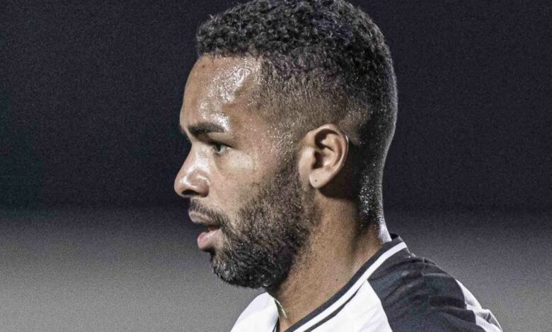 Alex Teixeira não é relacionado contra o Palmeiras e situação vem à tona no Vasco