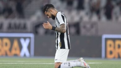 Alex Telles confia no Botafogo para decisão contra São Paulo: 'Não desistir'