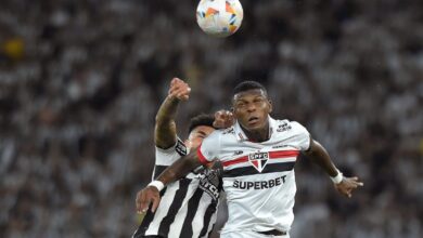 Arboleda chama atenção em Botafogo x São Paulo: "Melhor em campo"