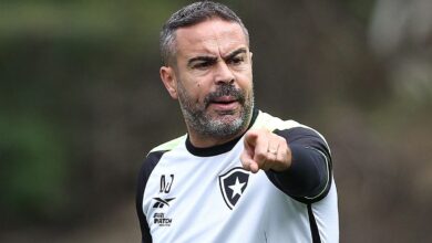 Artur Jorge ajuda contratação de Alex Telles no Botafogo