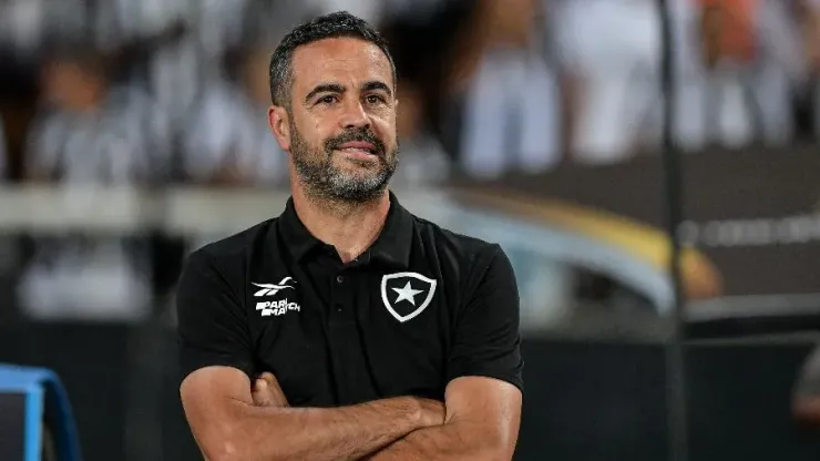 Botafogo divulga relacionados com duas novidades contra Fluminense
