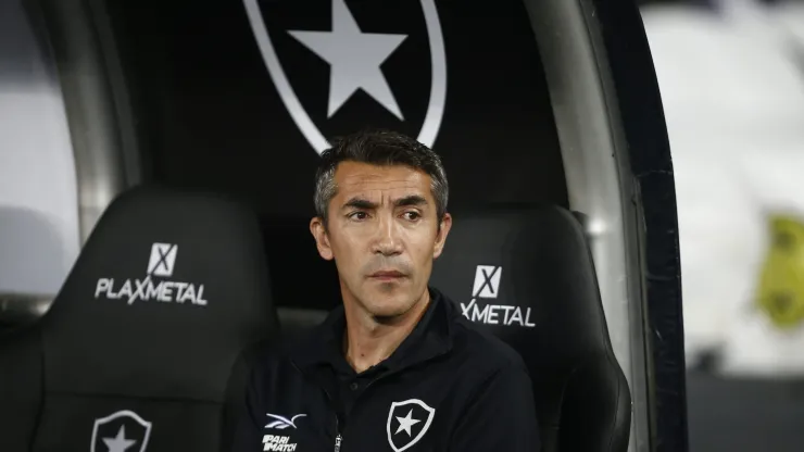 RIO DE JANEIRO, BRAZIL - AUGUST 12:  Bruno Lage coach of Botafogo prior the match between Botafogo and Internacional as part of Brasileirao 2023 at Estadio Olimpico Nilton Santos on August 12, 2023 in Rio de Janeiro, Brazil. (Photo by Wagner Meier/Getty Images)
