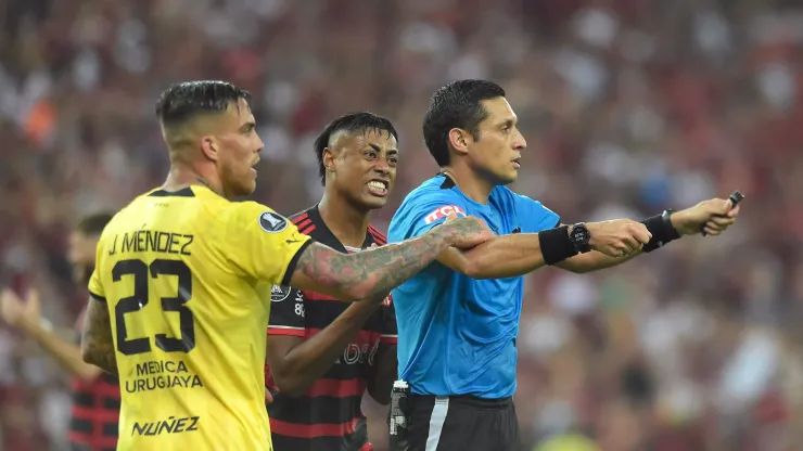 Flamengo x Peñarol em jogo da Libertadores. Photo by Dhavid Normando/Getty Images
