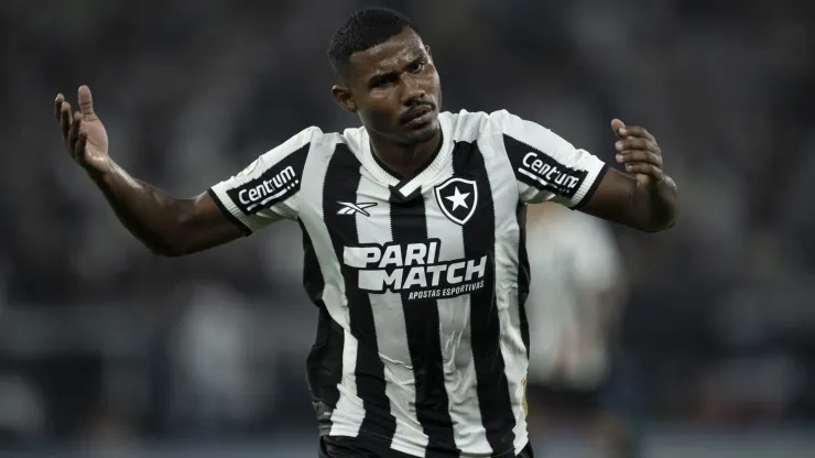 Cuiabano pode desfalcar Botafogo por um mês. Foto: Jorge Rodrigues/AGIF
