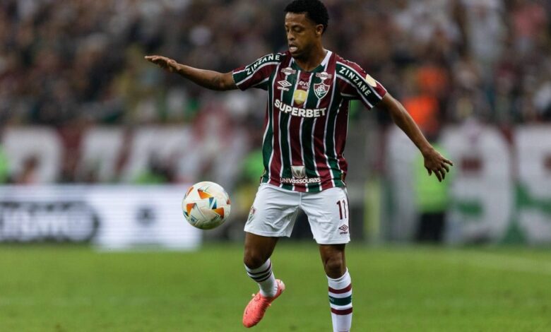 Em baixa no Fluminense, Keno vira garçom contra o Galo e tenta dar volta por cima