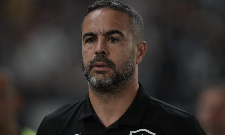 Escalação do Botafogo: Artur Jorge ainda não definiu titular para enfrentar o São Paulo