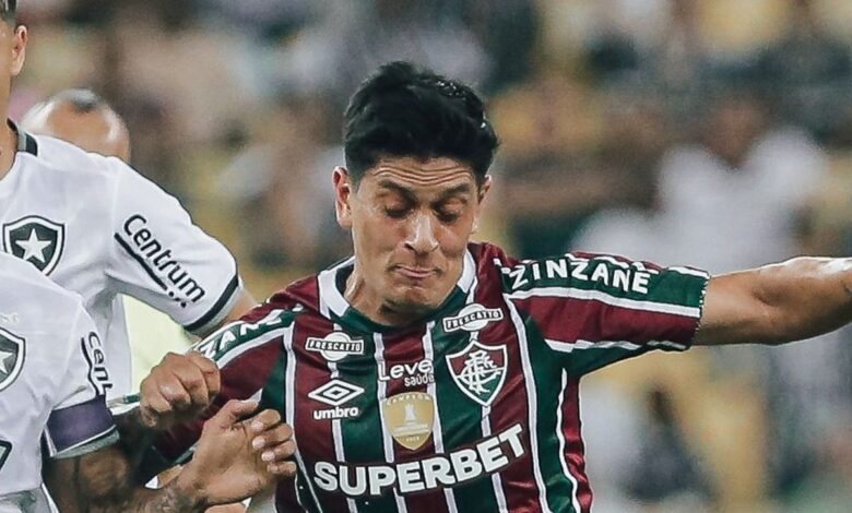 Ex-árbitro confirma pênalti sofrido por Cano em Fluminense X Botafogo