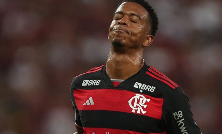 Flamengo afirma que Carlinhos foi alvo de racismo em jogo contra Grêmio