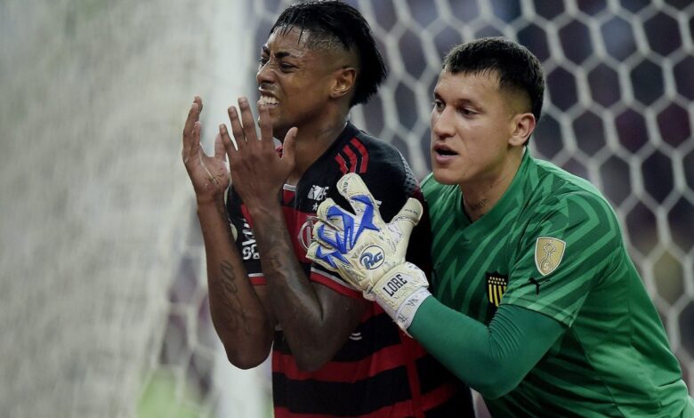 Flamengo perde para Peñarol mesmo com 76% de posse de bola e 20 finalizações na Libertadores