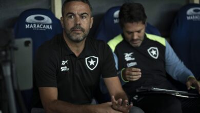 Júnior Santos, Eduardo e Cuiabano treinam e aumentam opções de Artur Jorge