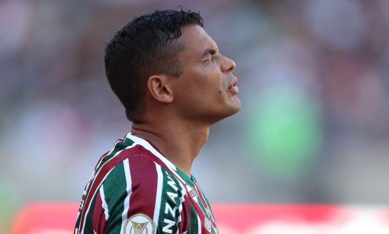 Lesão de Thiago Silva preocupa e Fluminense mantém atenção ao atleta