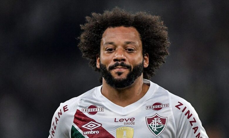 Marcelo respeita decisão de Mano no Fluminense, mas afirma que voltará ser titular: "Estou treinando"