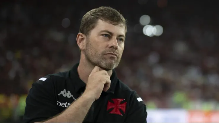 RJ - RIO DE JANEIRO - 15/09/2024 - BRASILEIRO A 2024, FLAMENGO X VASCO - Rafael Paiva tecnico do Vasco durante partida contra o Flamengo no estadio Maracana pelo campeonato Brasileiro A 2024. Foto: Jorge Rodrigues/AGIF
