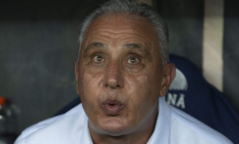 Tite explica decisão no Flamengo sobre Carlinhos entrando antes de Gabigol: "Desempenho nos outros jogos"