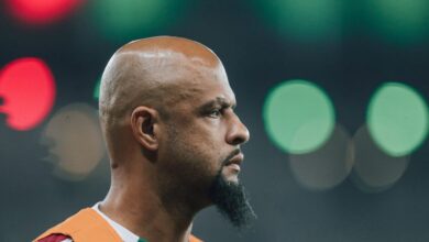 Torcida do Fluminense decreta saída de Felipe Melo após falha no clássico