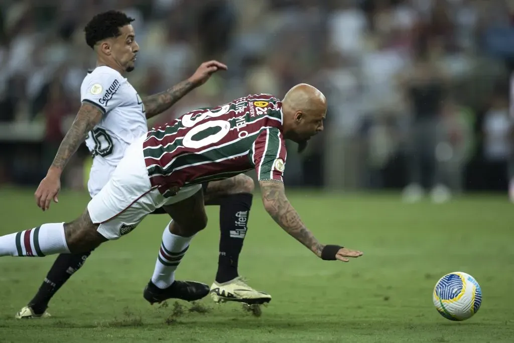 Felipe Melo perde a bola para Gregore e Botafogo aproveita para marcar o gol da vitória no clássico contra o Fluminense. Foto: Jorge Rodrigues/AGIF