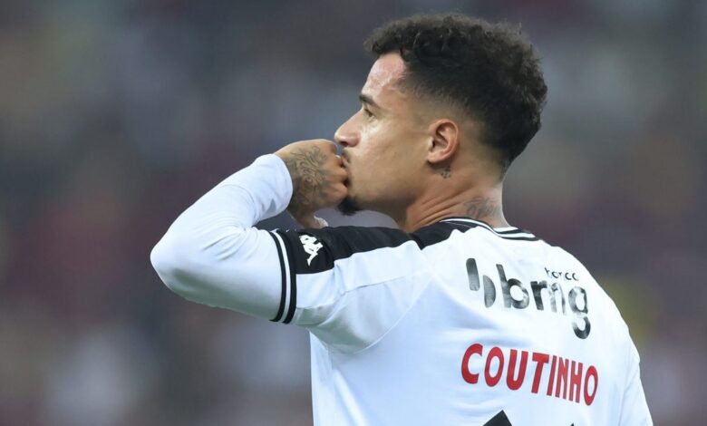 Vasco divulga os relacionados para jogo contra o Palmeiras e Philippe Coutinho ganha sequência