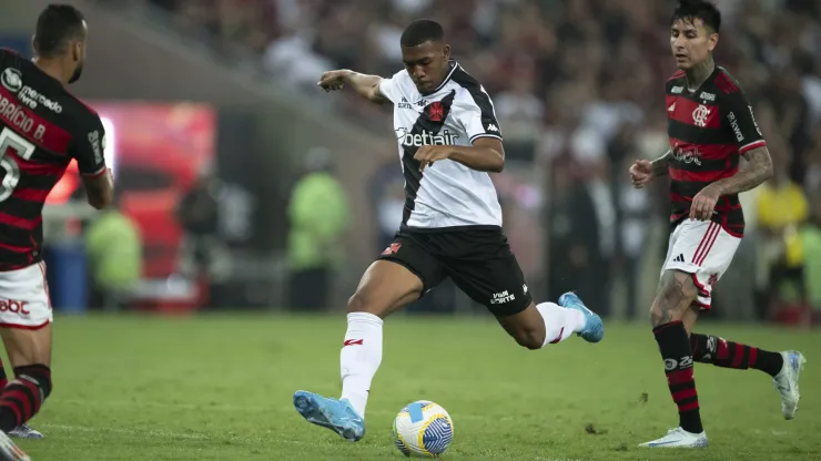 RJ - RIO DE JANEIRO - 15/09/2024 - BRASILEIRO A 2024, FLAMENGO X VASCO - Rayan jogador do Vasco durante partida contra o Flamengo no estadio Maracana pelo campeonato Brasileiro A 2024. Foto: Jorge Rodrigues/AGIF
