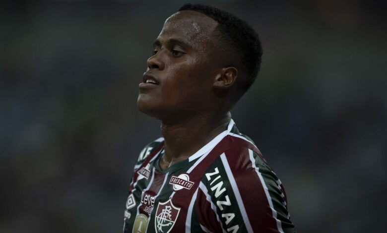 Mário Bittencourt indica que Jhon Arias vai sair do Fluminense