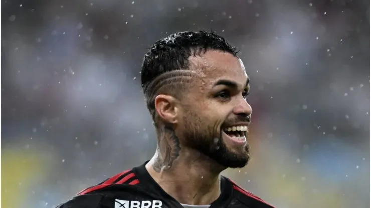 Michael durante partida do Fla no Maracanã.
