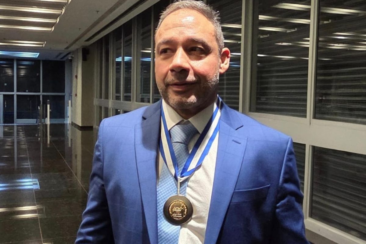 Dr. Patrick Berriel recebe Medalha Tiradentes em solenidade na ALERJ