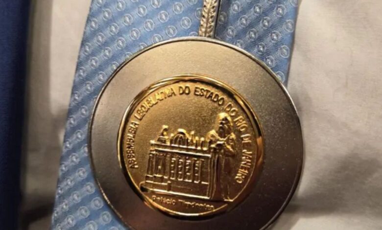 Dr. Patrick Berriel recebe Medalha Tiradentes em solenidade na ALERJ