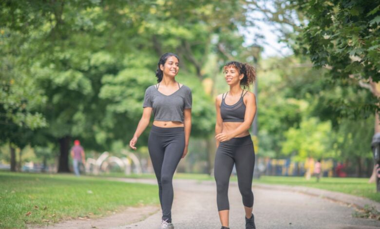 Caminhada japonesa: exercício combina postura, respiração e força