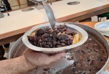 Comida no Prato leva solidariedade e dignidade a quem vive na rua