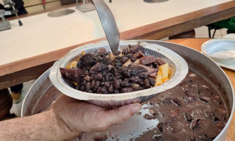 Comida no Prato leva solidariedade e dignidade a quem vive na rua