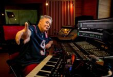 DJ Marlboro transforma criação artesanal dos anos 80 em obra definitiva do funk brasileiro