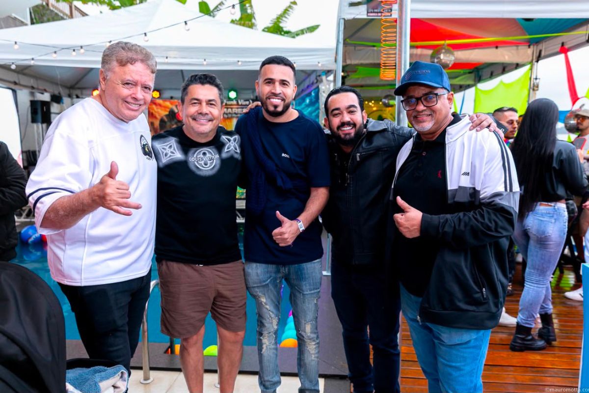 DJ Marlboro, Fabrício Marques, Pierre Tavares, os cantores Marlon Serpa e Marcelo Vinícius (Irmão do DJ Marlboro).