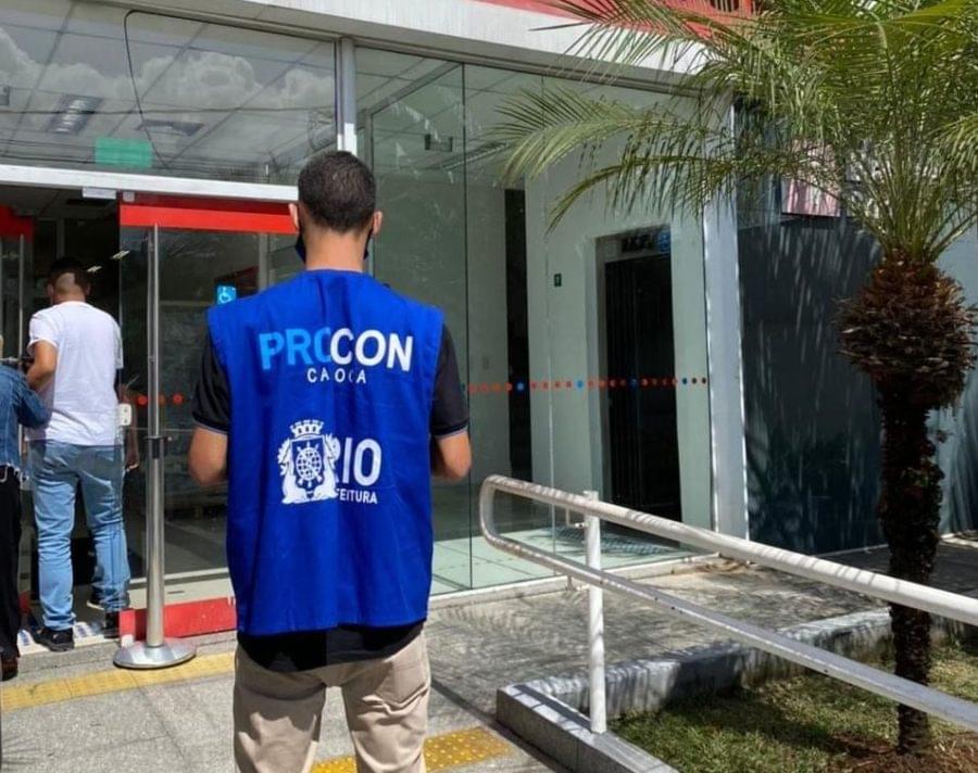 Setor financeiro concentra 31,35% das reclamações registradas pelo órgão e Light é a empresa mais reclamada