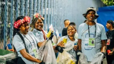 Sesc RJ, que capitaneou a ação com o apoio de diversos parceiros, recebeu o título na Marquês de Sapucaí antes do Desfile das Campeãs