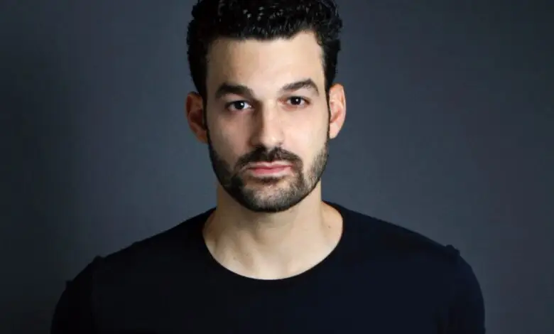 Ator Diego Riques entra em “Vai Na Fé” como Professor Gabriel e comemora retorno à Rede Globo após 10 anos