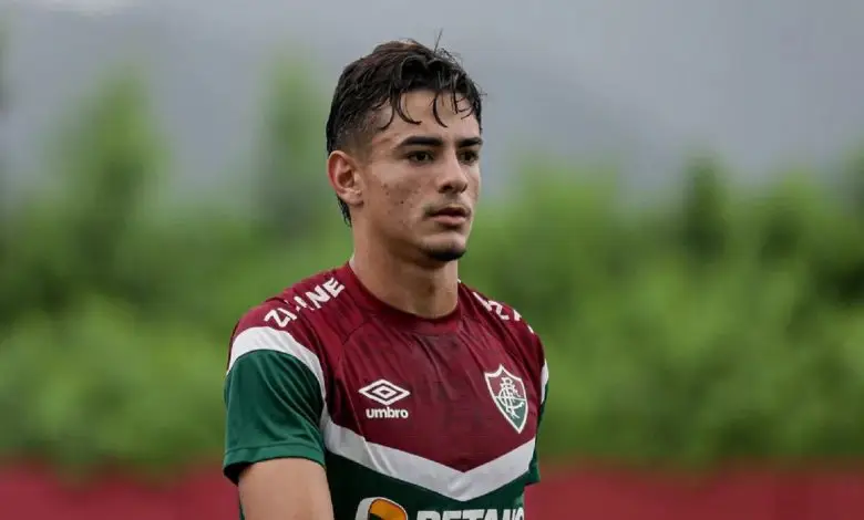 Felipe Andrade agrada comissão técnica e pode ser novidade no time titular do Fluminense