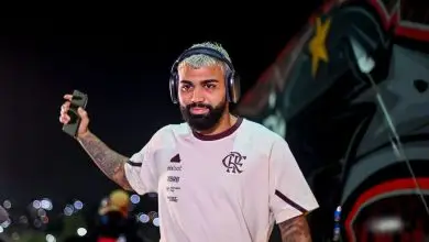 Gabigol chega cedo em treino e foge de protestos no Flamengo