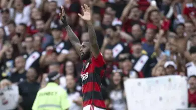 Torcida do Vasco não esquece do Flamengo em São Januário e canta: “Sábado é guerra”