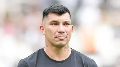 Felipe quer que Medel volte a ter espaço no Vasco