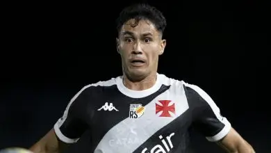 Galdames se mostra nulo na marcação e Vasco precisa resolver problema no meio campo