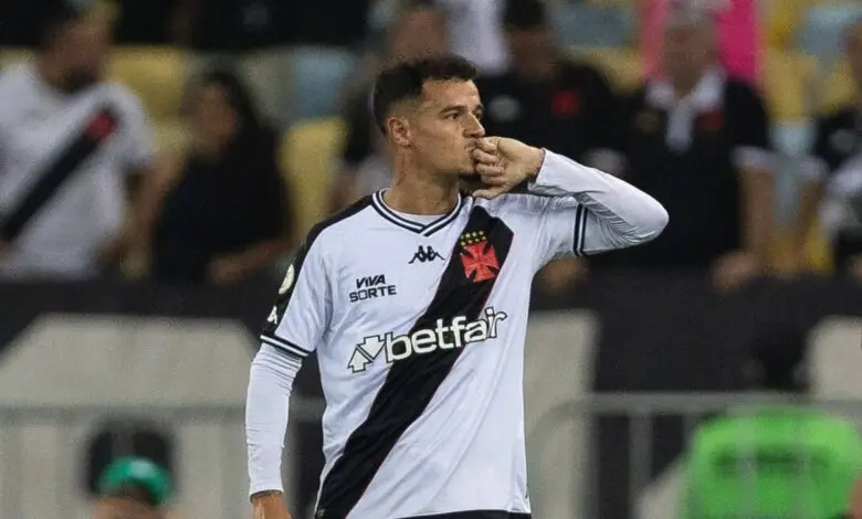 Coutinho vive noite ‘iluminada’ em retorno de lesão, e Rafael Paiva se rende: “jogador especial”