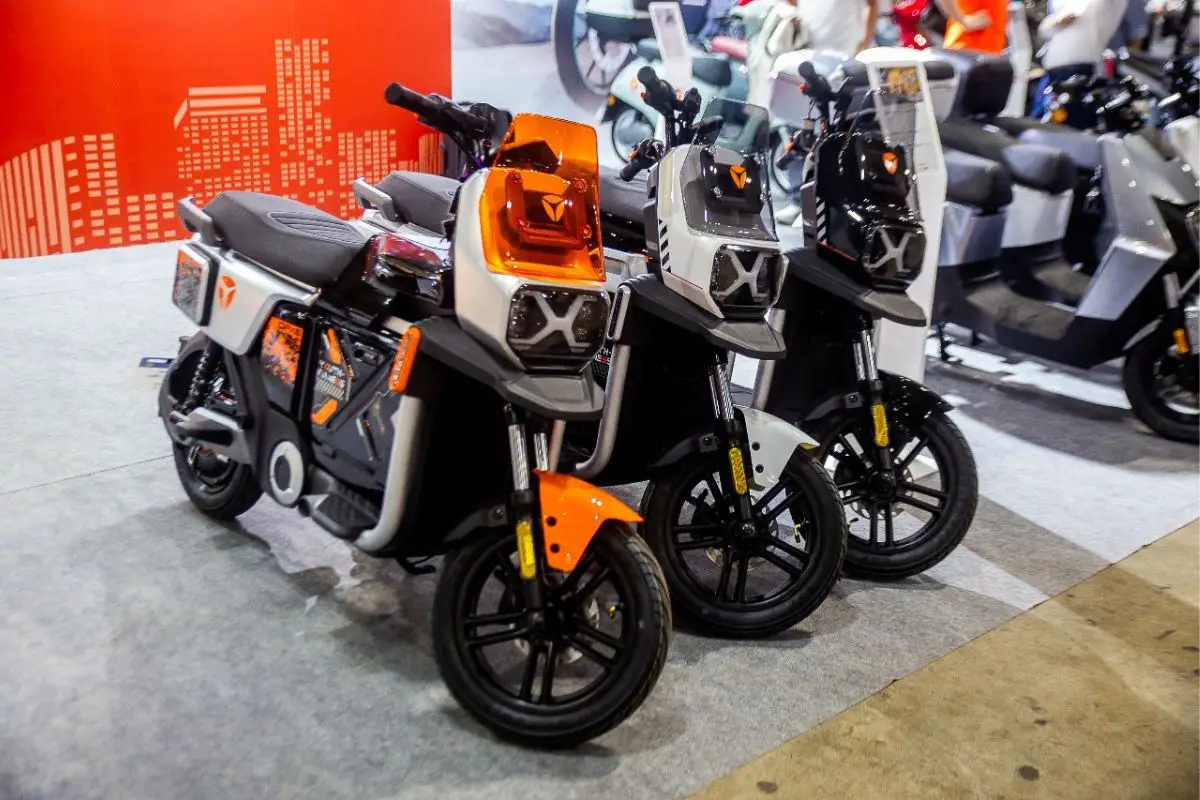 Yadea atrai olhares no Festival Moto Brasil com lançamento da scooter GFX6 no Rio