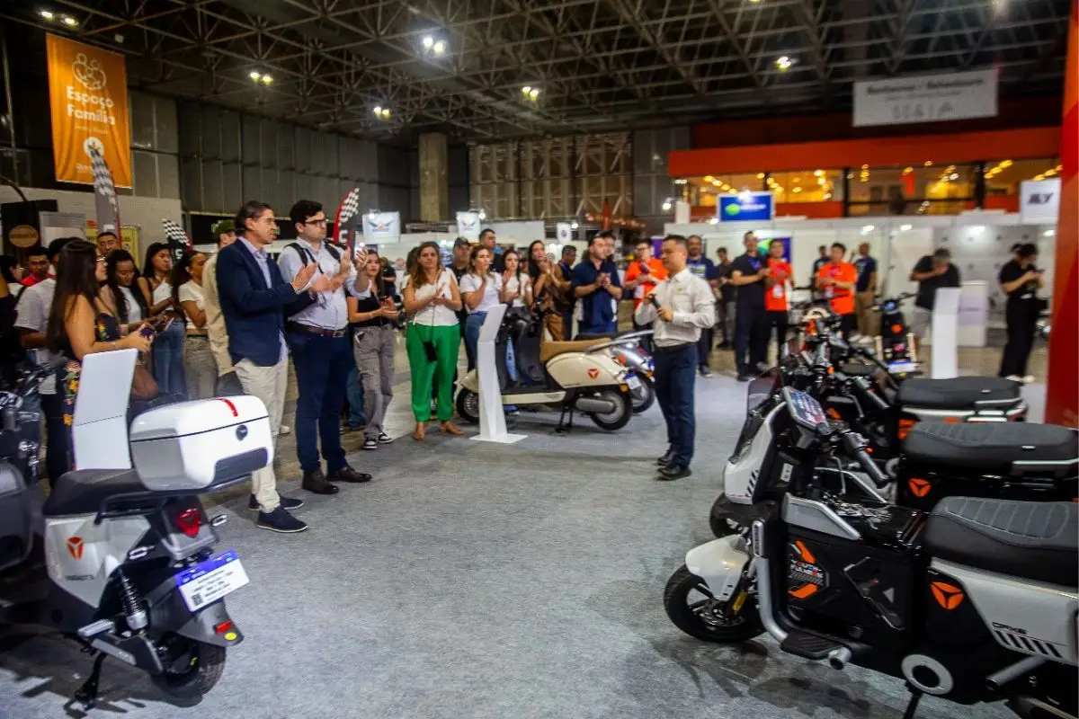 Yadea atrai olhares no Festival Moto Brasil com lançamento da scooter GFX6 no Rio