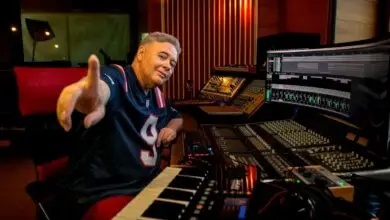 DJ Marlboro transforma criação artesanal dos anos 80 em obra definitiva do funk brasileiro