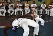 Crianças aprendem a cultura ancestral na capoeira